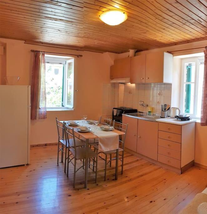 Karydia Apartments 4 Pers Lazarata Екстер'єр фото